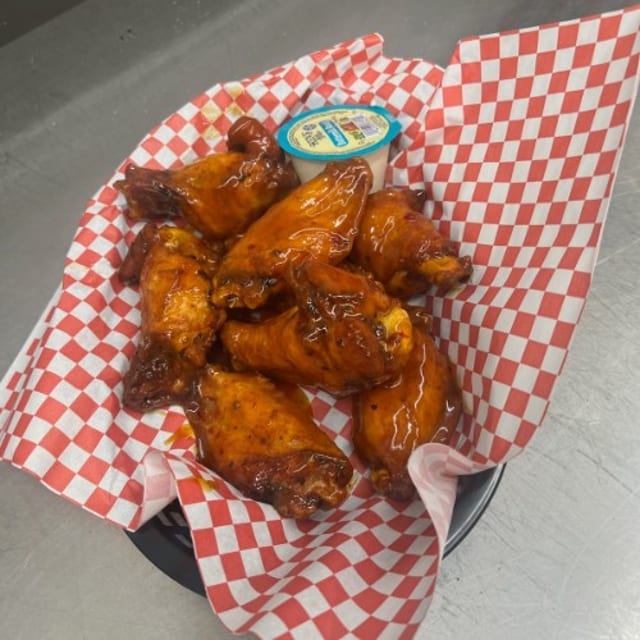1 Pound Wings with Ranch.