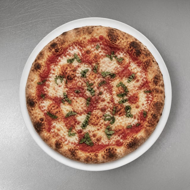 The Nona Pizza (Cheese).